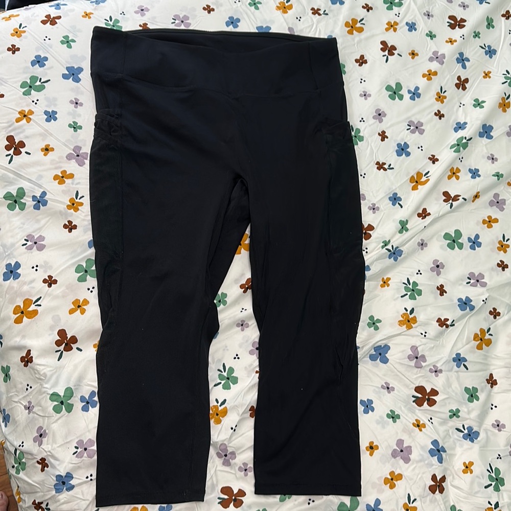 EUC Fabletics Trinity Capris - size XXL